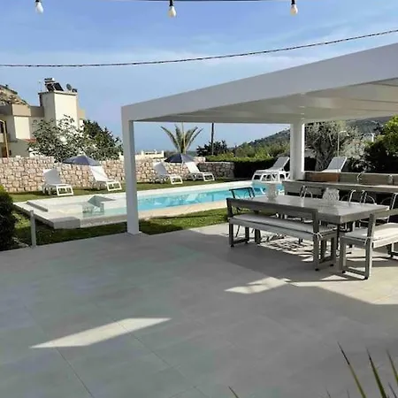 Luxury With Pool Close To Faliraki & *