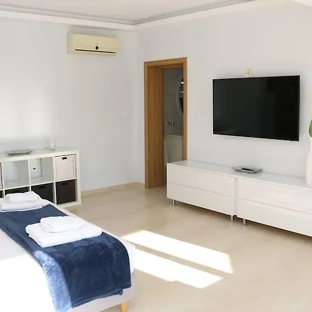 Luxury With Pool Close To Faliraki & Villa